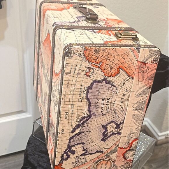 Vintiquwise World Map Print Suitcase/Decor - Picture 7 of 8